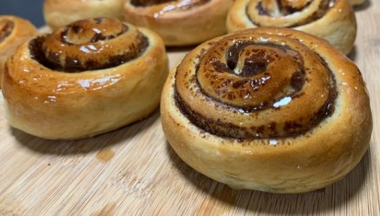 How to make cinnamon rolls?